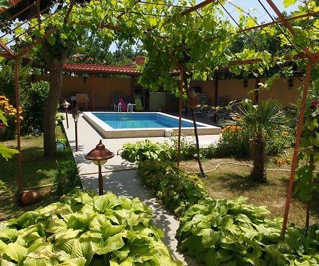 Guest House Yavorov Chernomorets Ngoại thất bức ảnh