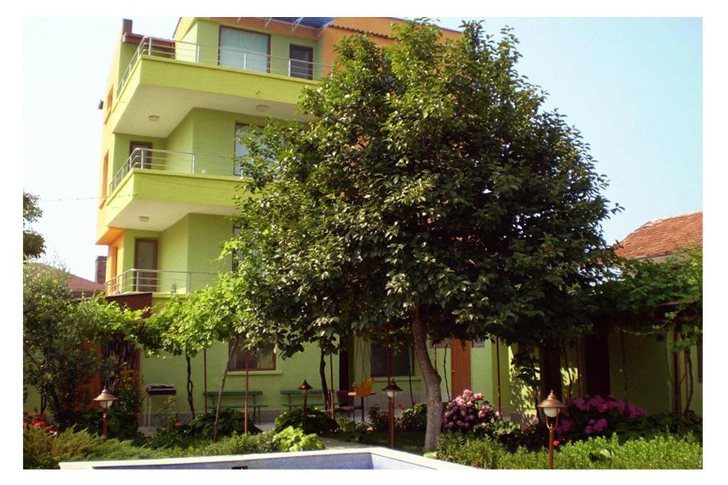 Guest House Yavorov Chernomorets Ngoại thất bức ảnh