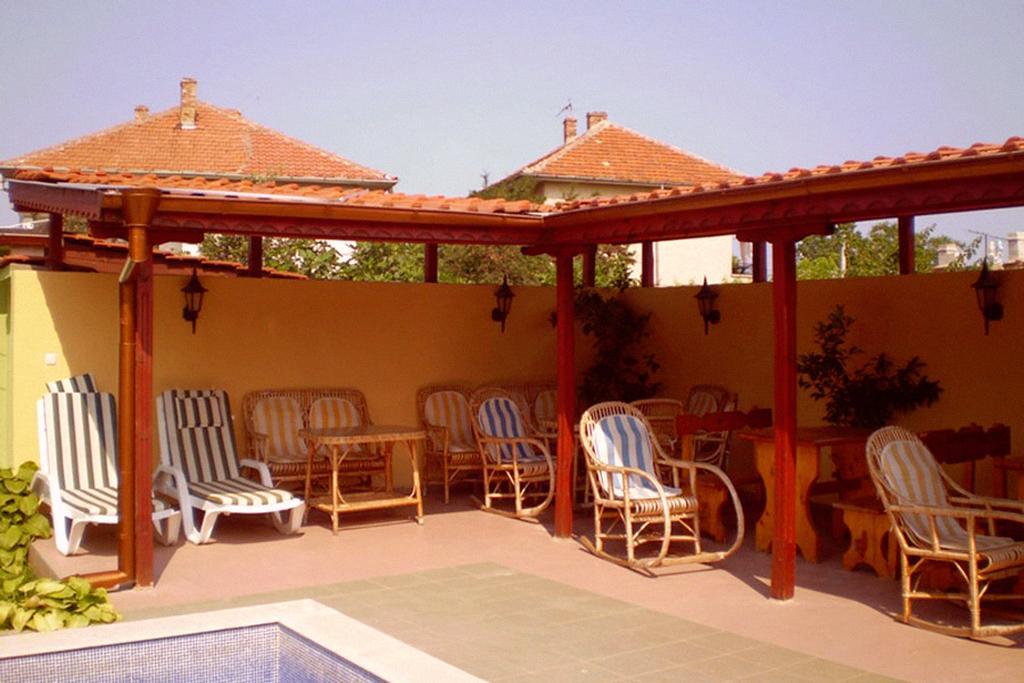 Guest House Yavorov Chernomorets Ngoại thất bức ảnh